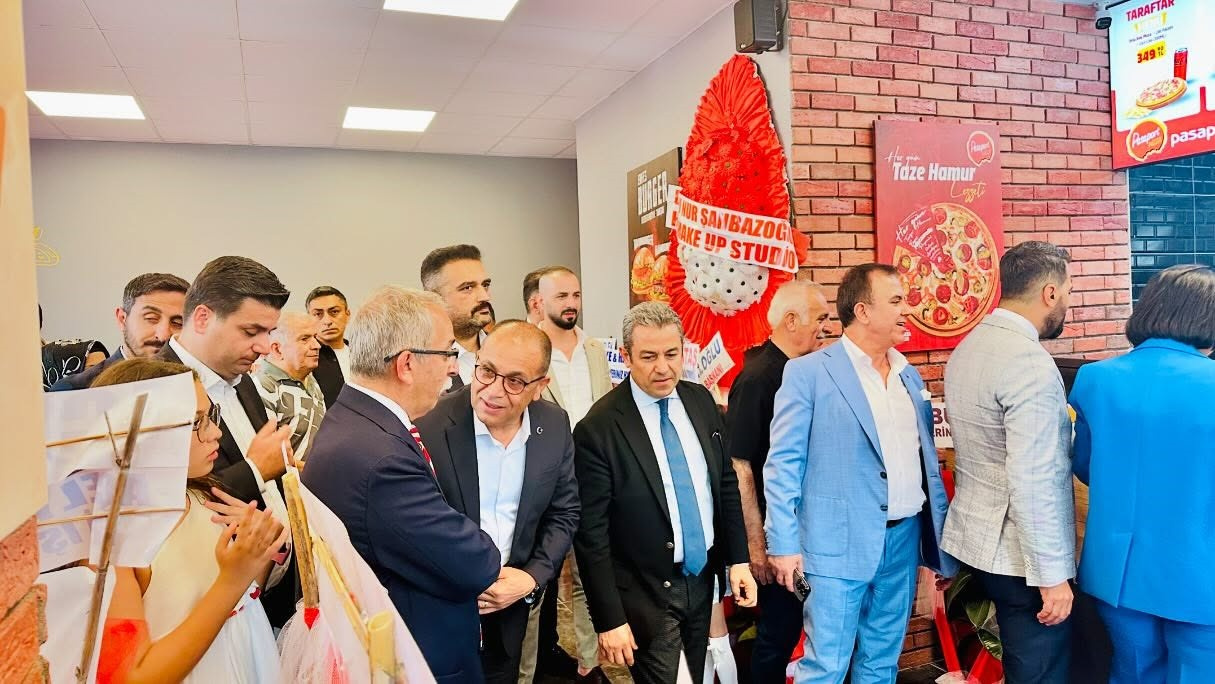 Yüksekokul Müdürümüz Prof.Dr. Volkan YURDADOĞ Pasaport Pizza'nın Açılış Törenine Katıldı