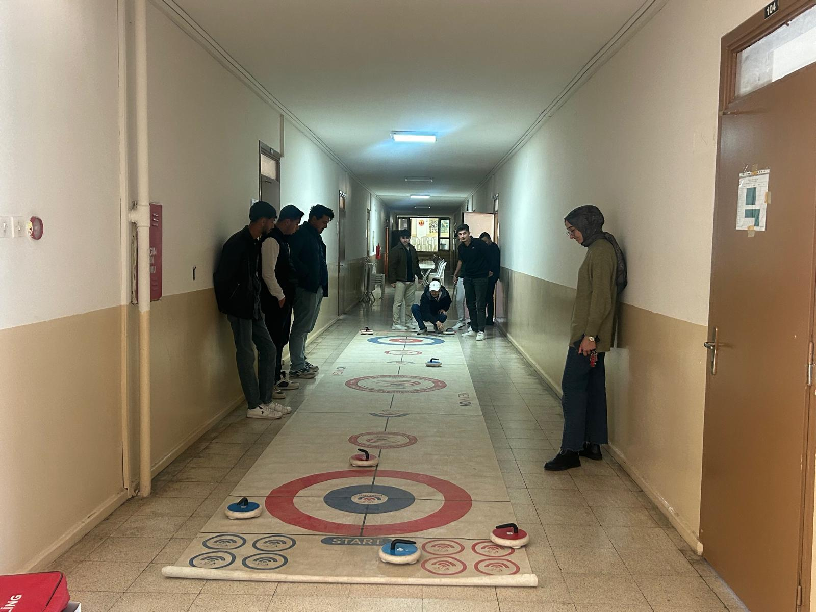 Kozan MYO ile Kozan Gençlik Spor İlçe Müdürlüğü İşbirliğiyle Curling-2 (Körling) Eğitimi ve Etkinliği Yapıldı