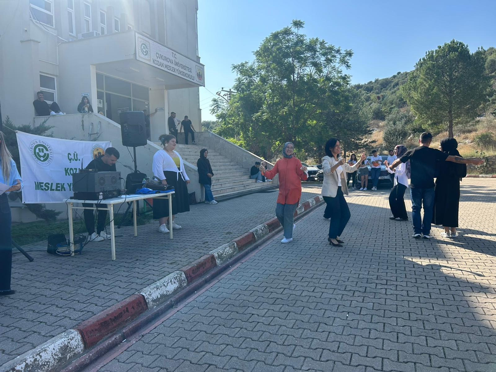 Kozan MYO ile Kozan Gençlik ve Spor İlçe Müdürlüğü İşbirliğiyle Müzik ve Karaoke Etkinliği Yapıldı